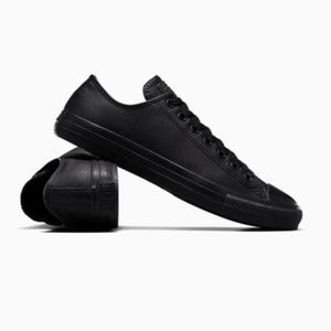 Converse Chuck Taylor All Star Leather Low Top Women's 8/ Men's 6